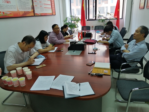 e230c4a0c474486989cb0b25af0a7a2a.jpg 扶贫工作专题座谈会.jpg