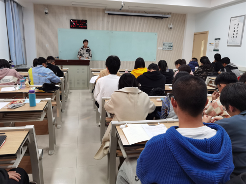 10fa8d463d384cf0ab4c95a9d101ef4a.jpg 部门负责人进行工作总结.jpg