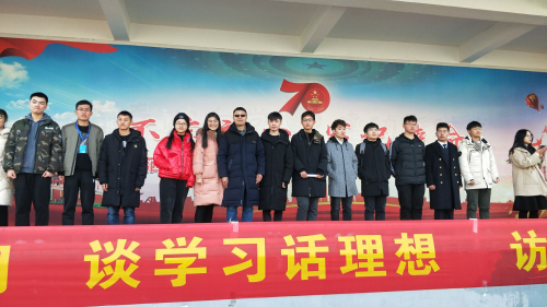 b631b728183c4f1488ecc4ec8f7b3710.jpg 与校领导合影留念.JPG