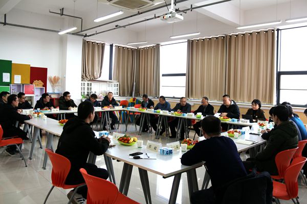 04af725bad5f43cfa4673001c297fcb0.jpg 座谈会现场.jpg