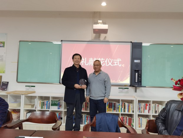 5991d759c8374d03aa14aa81b6d44fa9.jpg 赠送荣休纪念品_副本.jpg