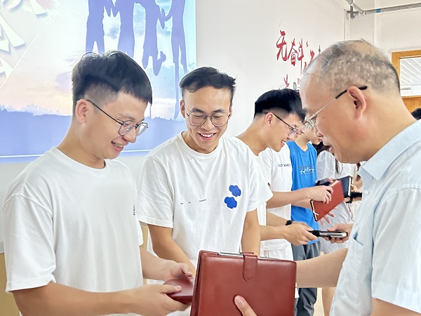 98c64e59af144a02a67d6b37c1aa21eb.jpg 上网2.jpg